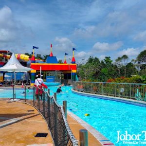 Build-A-Raft River Legoland Water Park 7