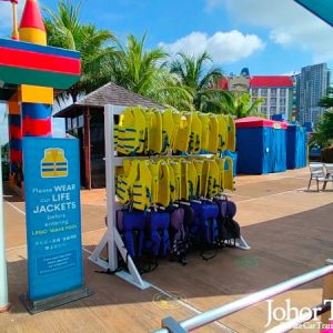 LEGO Wave Pool Legoland Water Park 10