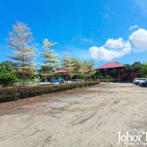 Super Lobster Village Parking Lots